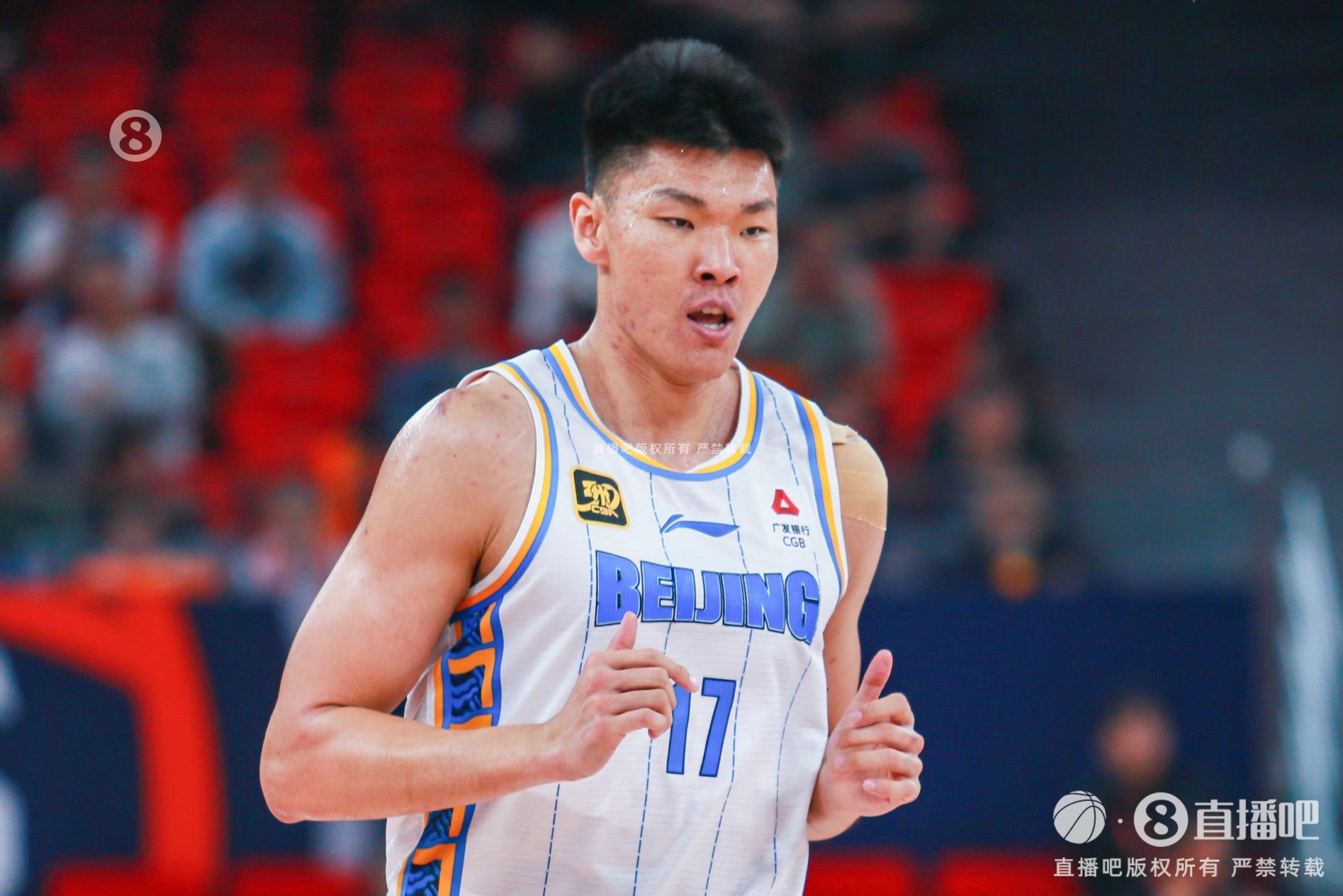 進(jìn)攻端把握機(jī)會(huì)不錯(cuò)！范子銘10投7中貢獻(xiàn)16分3助攻